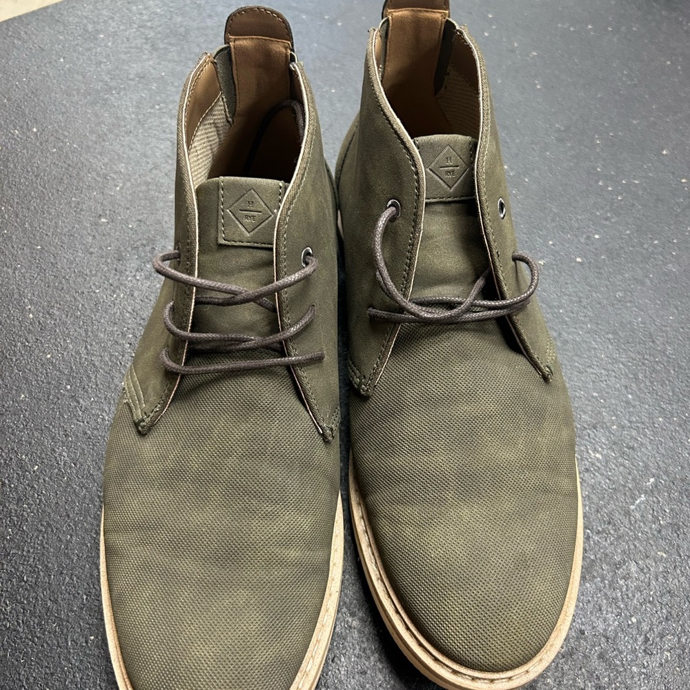 Men's Olive Chukka Boots